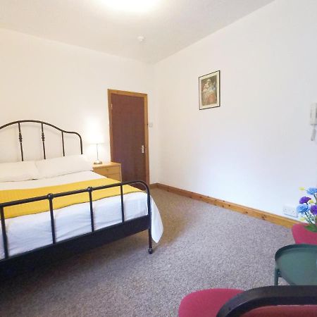 Carnation Flat A In Wembley Apartment ลอนดอน ภายนอก รูปภาพ