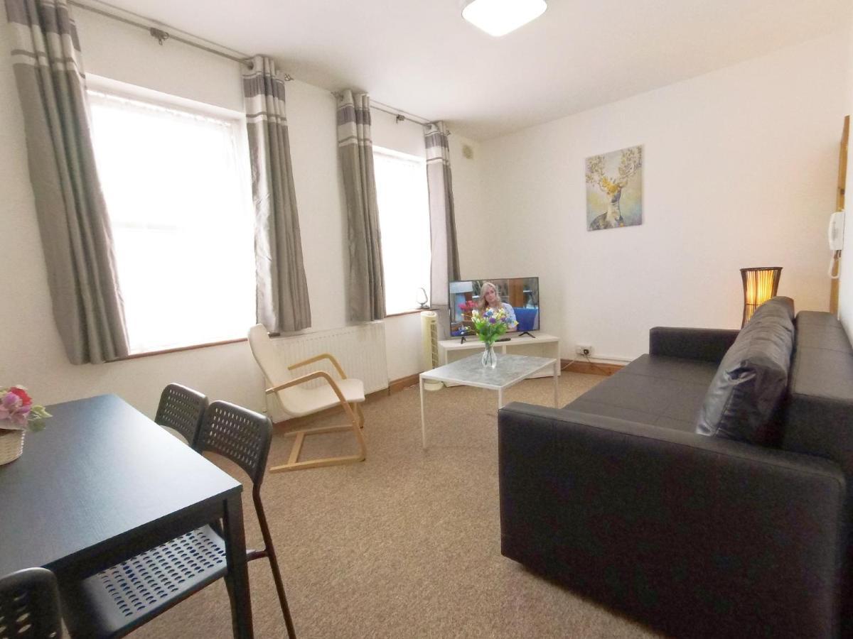 Carnation Flat A In Wembley Apartment ลอนดอน ภายนอก รูปภาพ