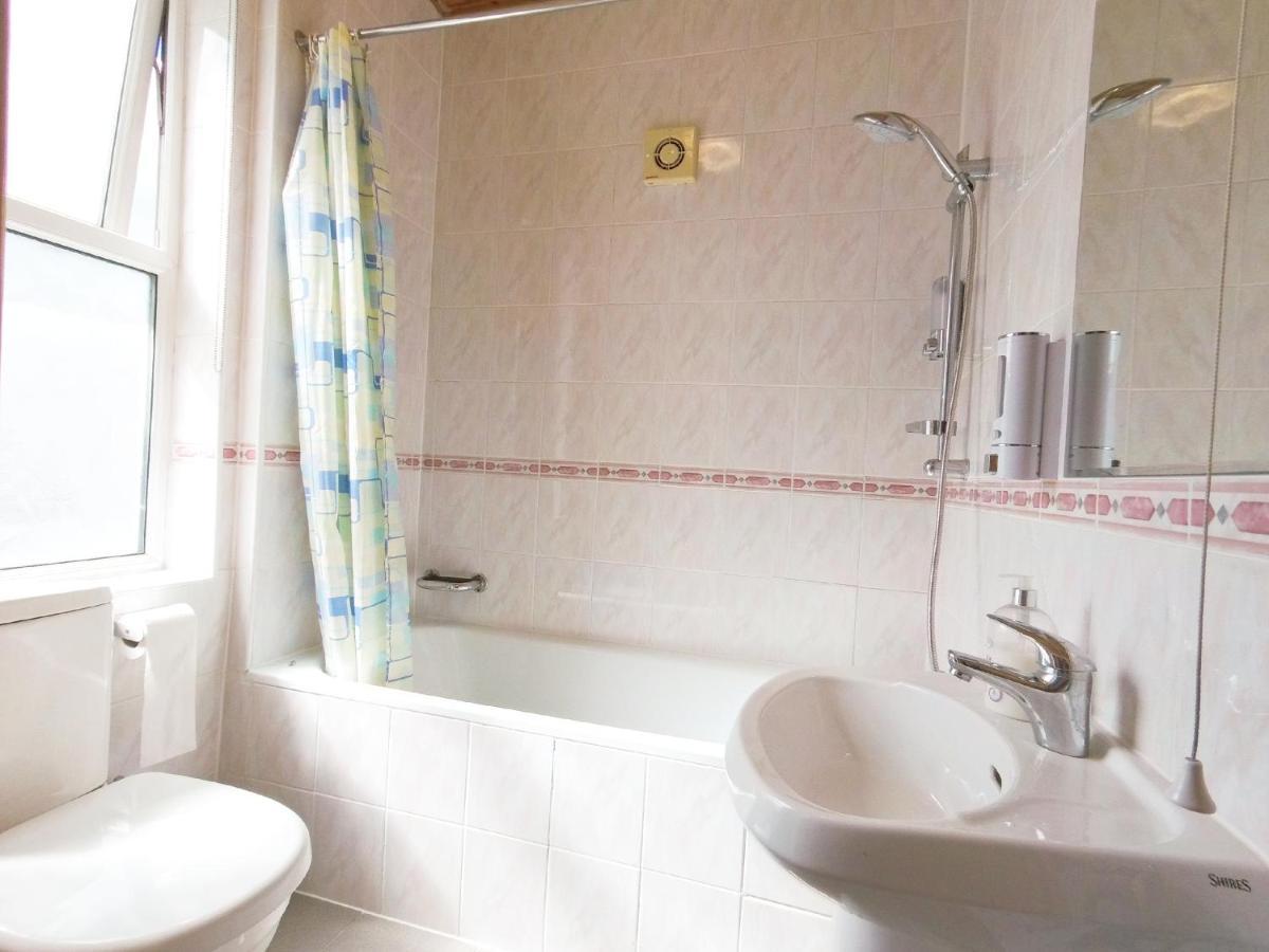 Carnation Flat A In Wembley Apartment ลอนดอน ภายนอก รูปภาพ