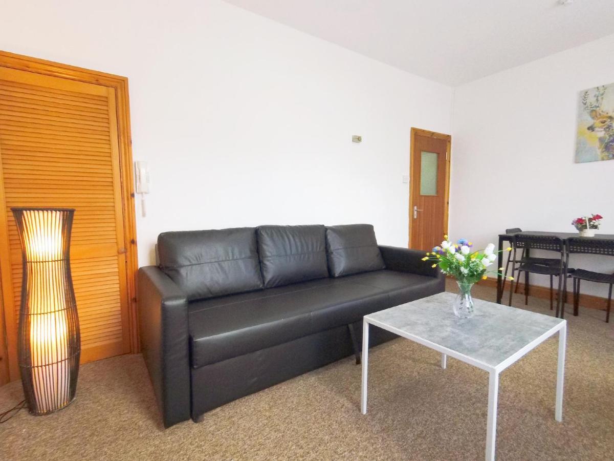 Carnation Flat A In Wembley Apartment ลอนดอน ภายนอก รูปภาพ