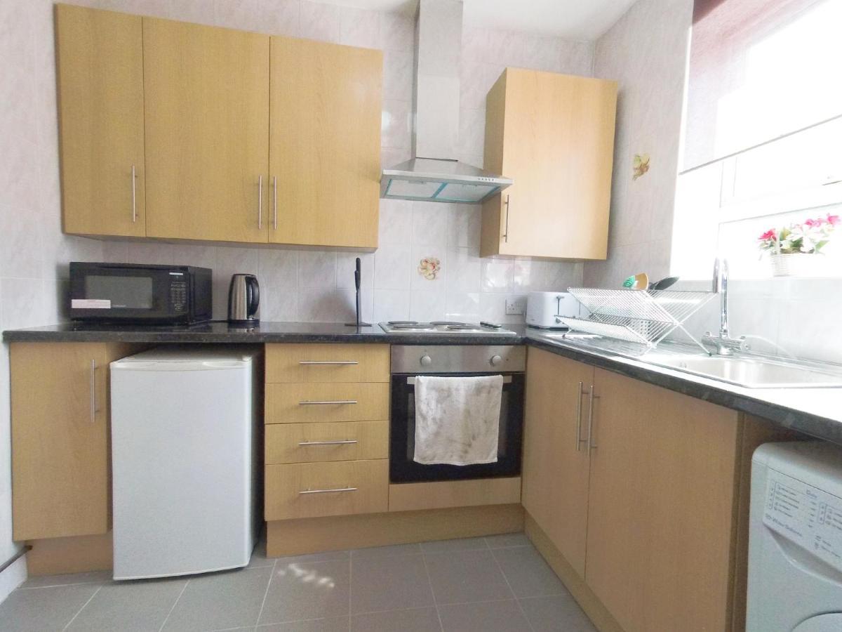 Carnation Flat A In Wembley Apartment ลอนดอน ภายนอก รูปภาพ